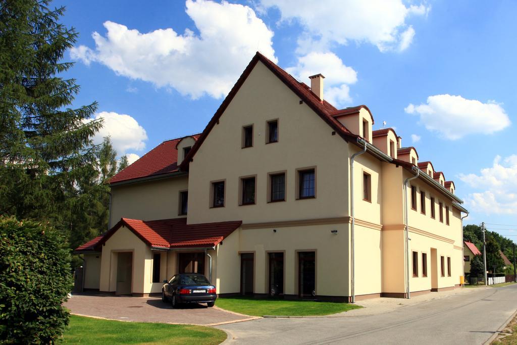 Hotel Modrzewiowy Dwor 格利维采 外观 照片