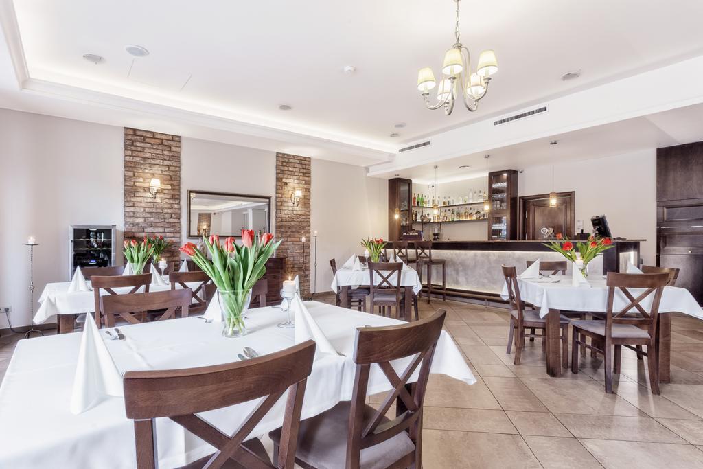 Hotel Modrzewiowy Dwor 格利维采 外观 照片