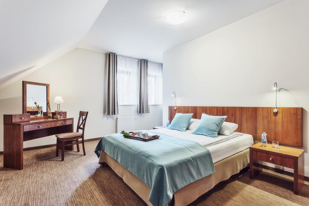 Hotel Modrzewiowy Dwor 格利维采 外观 照片