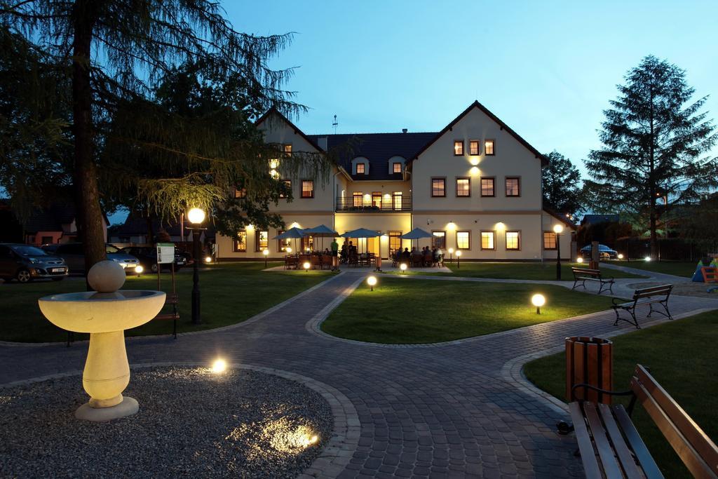 Hotel Modrzewiowy Dwor 格利维采 外观 照片